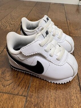 Nike Cortez EasyOn White Black Hook Loop Sneaker Shoes DM0952-108 Infant Baby 4C
